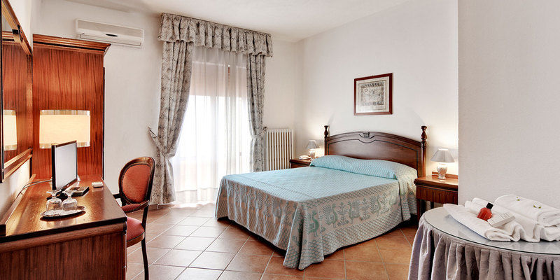 Colonna Palace Hotel Mediterraneo Olbia Exterior foto