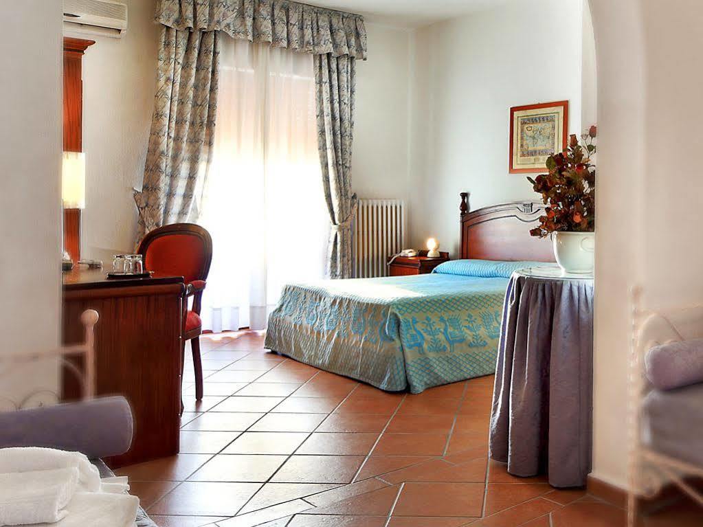 Colonna Palace Hotel Mediterraneo Olbia Exterior foto